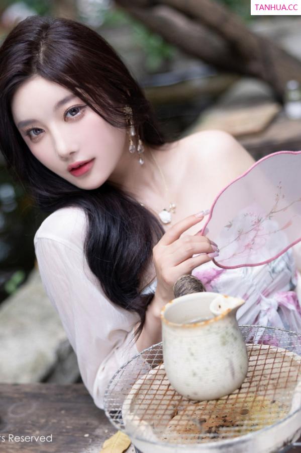 杨晨晨 sugar小甜心CC [XiuRen]高清写真图 2024.07.26 No.8926 杨晨晨Yome 丝袜美腿第8张图片